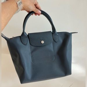 longchamp le pliage medium top handle bag